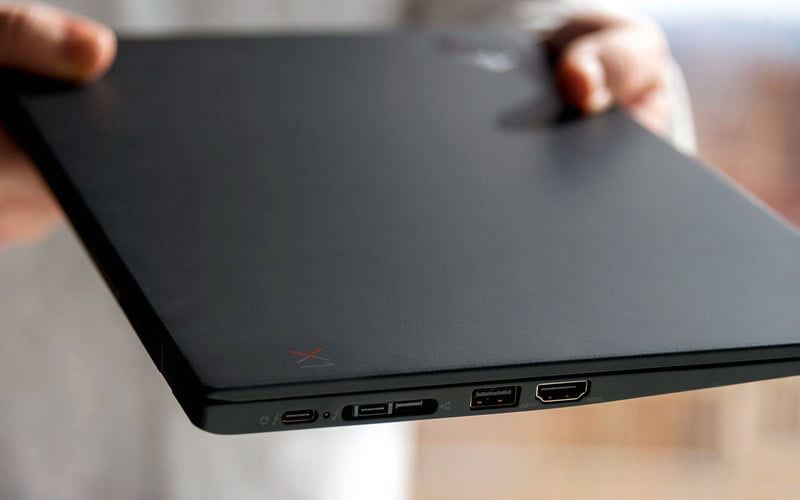 Lenovo-ThinkPad-X1-Carbon-2018-1
