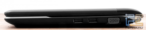 Правый торец Samsung 305U: два USB, D-SUB