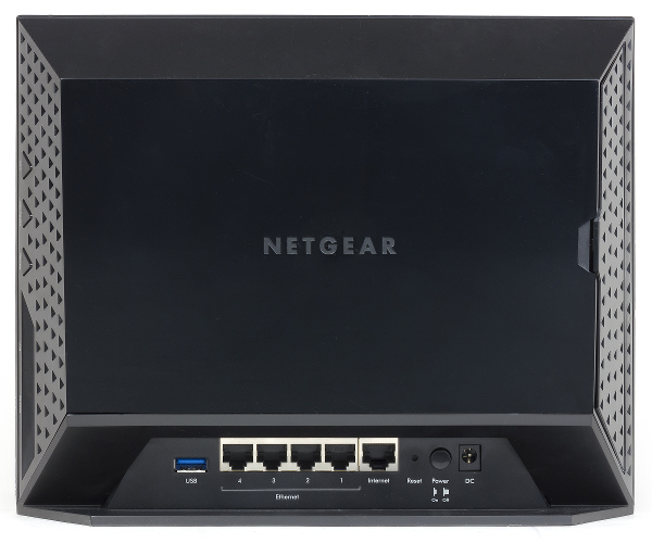 Внешний вид роутера Netgear Centria WNDR4700